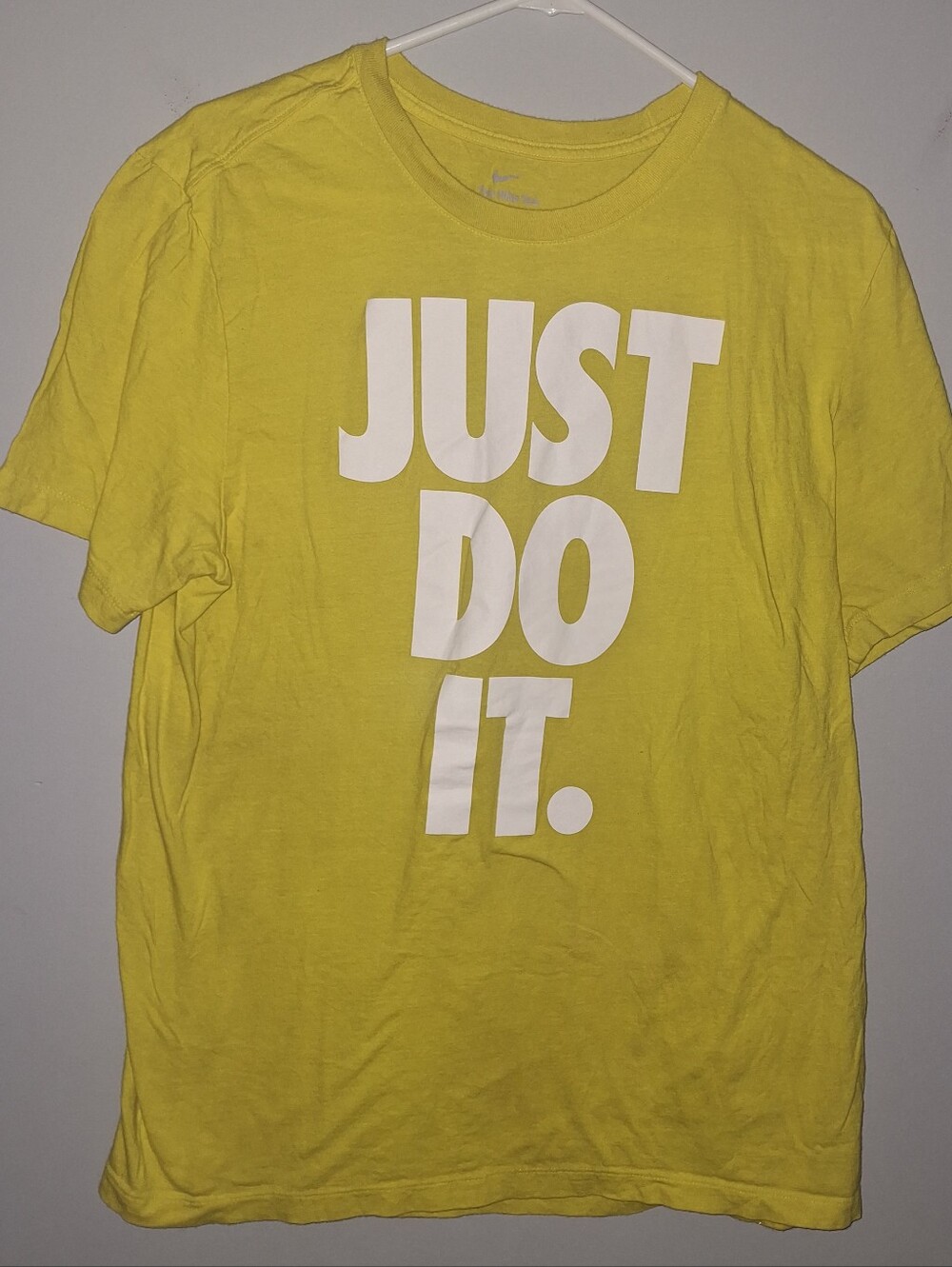 Nike Just Do It  Men’s L Cotton Crew Neck Loose Fit Graphic Tee Shirt Yellow